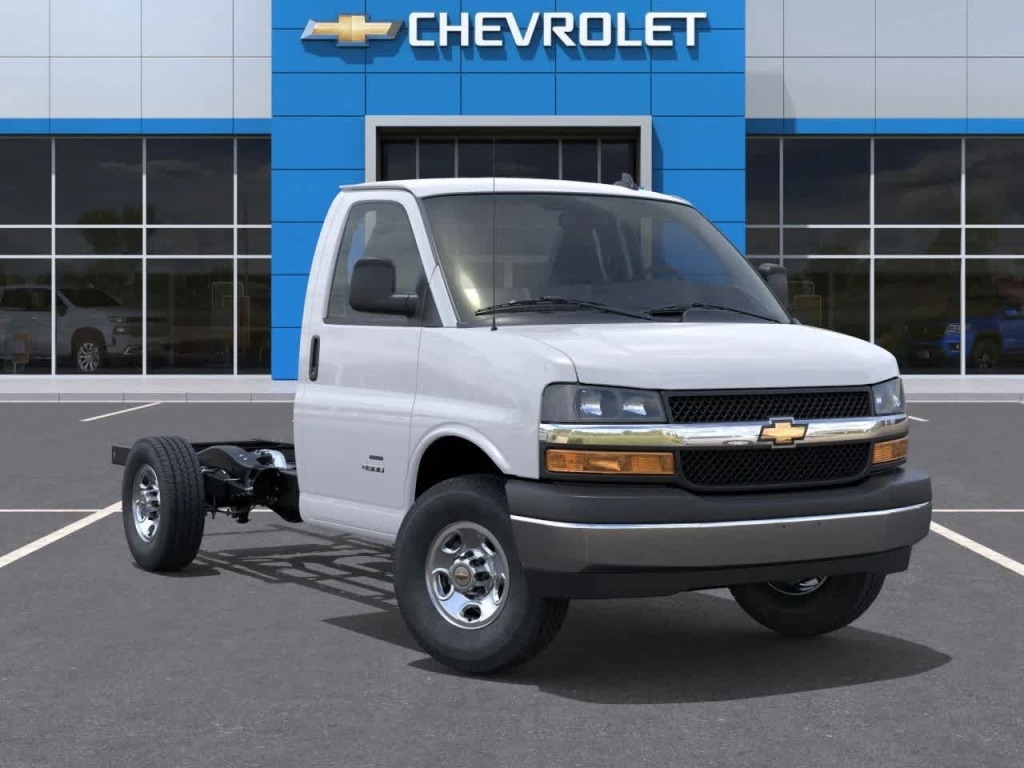 2025 Chevrolet Express Cutaway Work Van