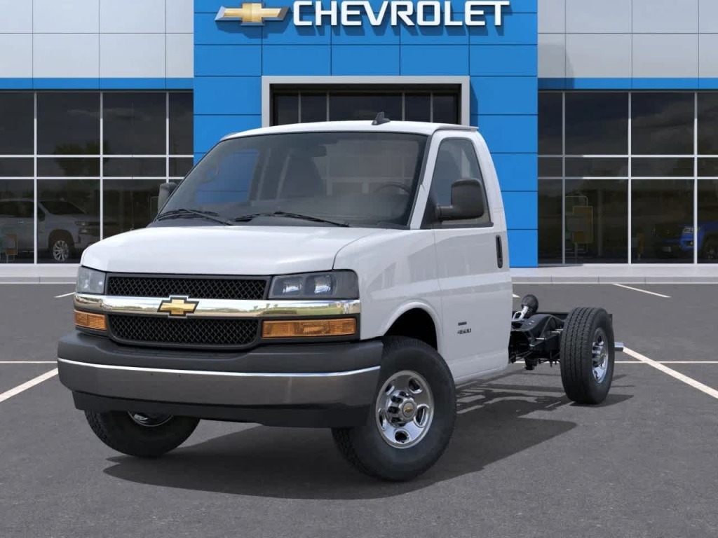 2025 Chevrolet Express Cutaway Work Van