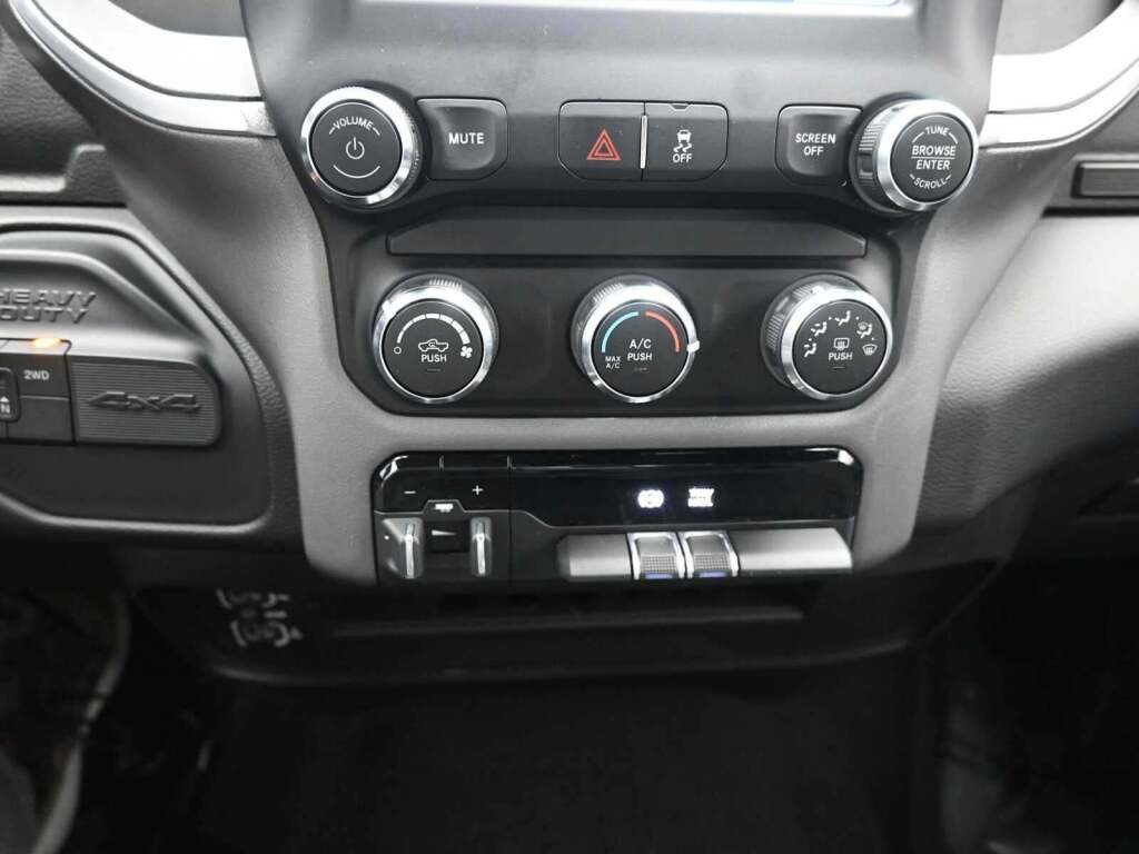 2024 Ram 3500 Big Horn Crew Cab 4x4 8' Box