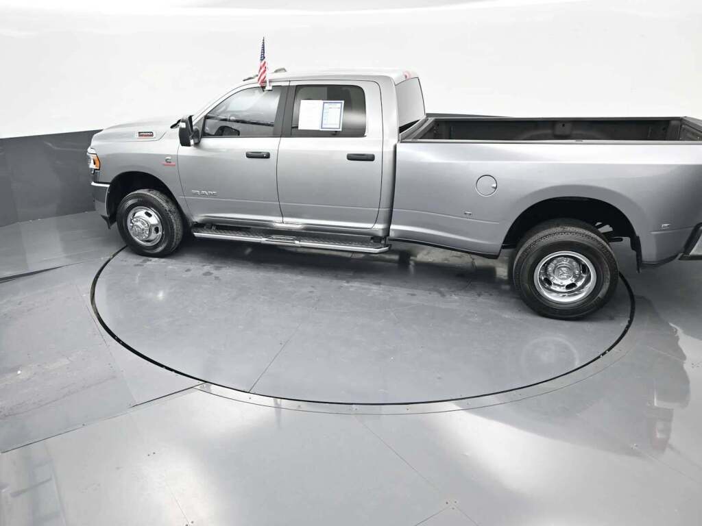 2024 Ram 3500 Big Horn Crew Cab 4x4 8' Box