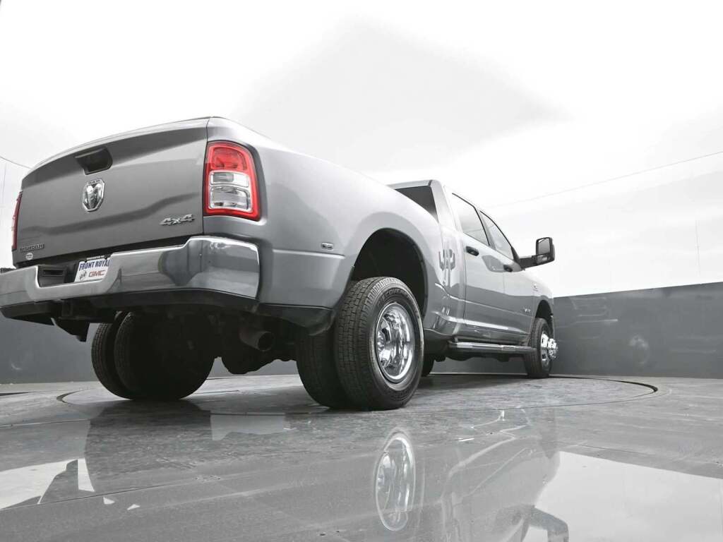 2024 Ram 3500 Big Horn Crew Cab 4x4 8' Box