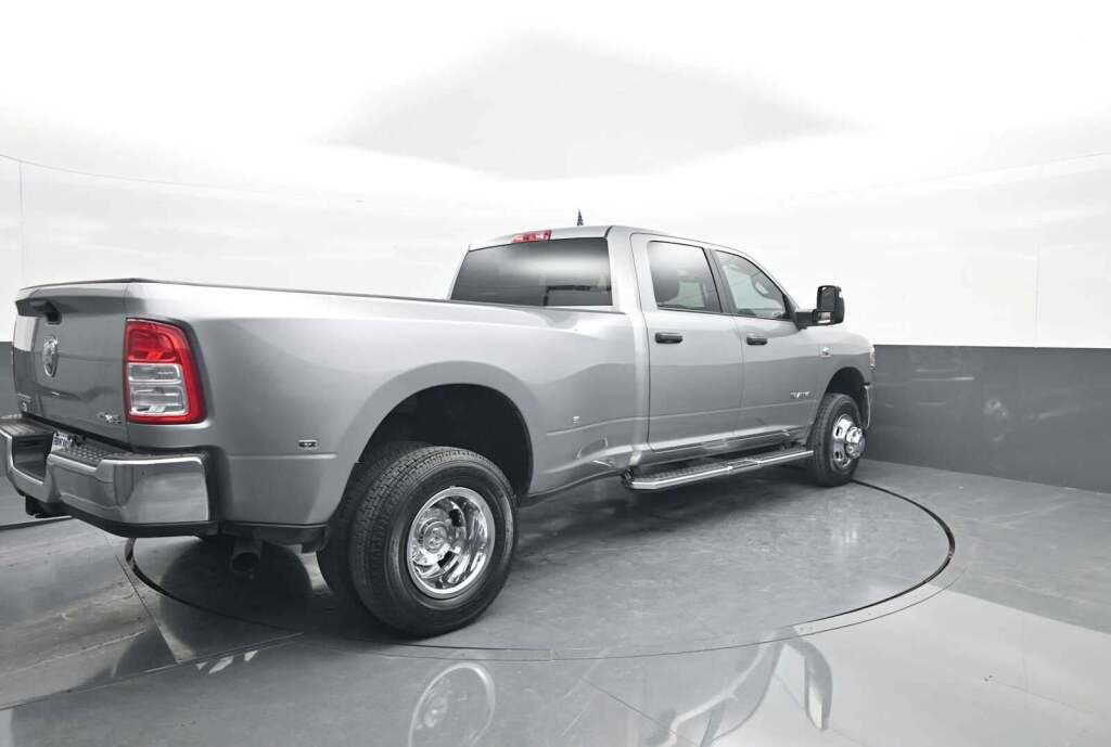 2024 Ram 3500 Big Horn Crew Cab 4x4 8' Box