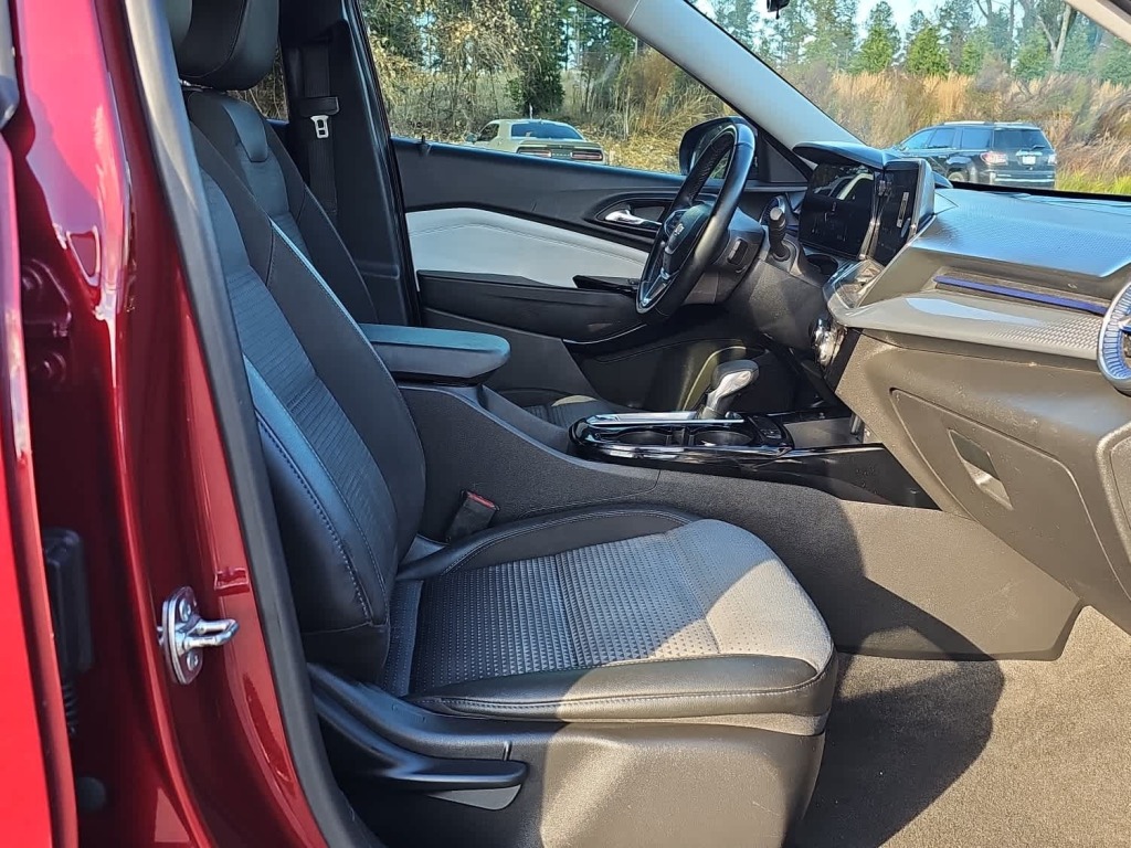 2025 Chevrolet Trax FWD LT