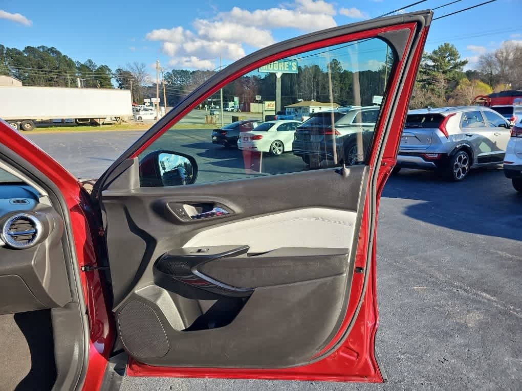 2025 Chevrolet Trax FWD LT