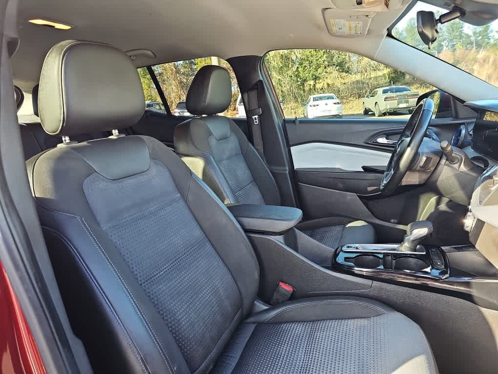 2025 Chevrolet Trax FWD LT