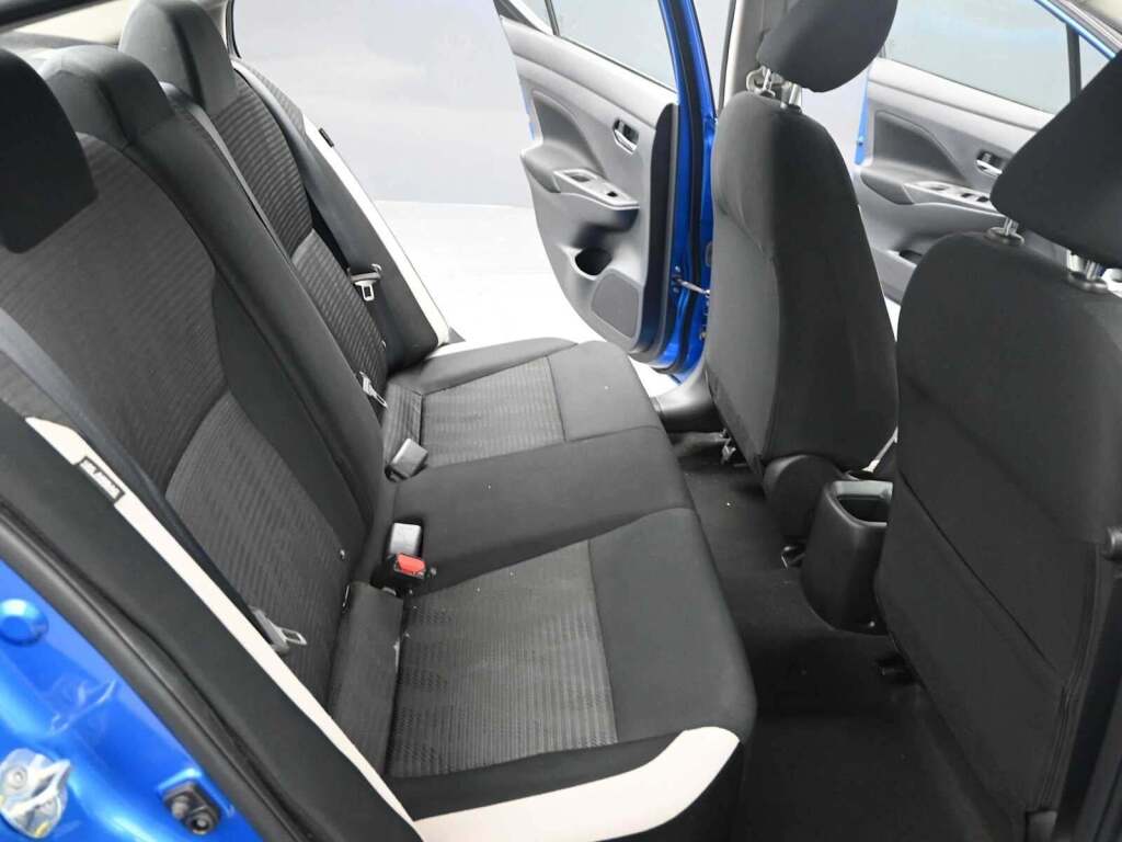 2021 Nissan Versa SV Xtronic CVT