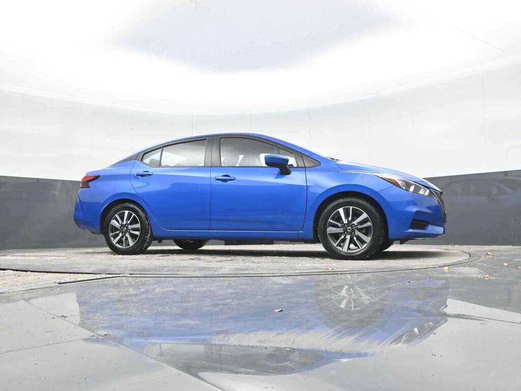 2021 Nissan Versa SV Xtronic CVT