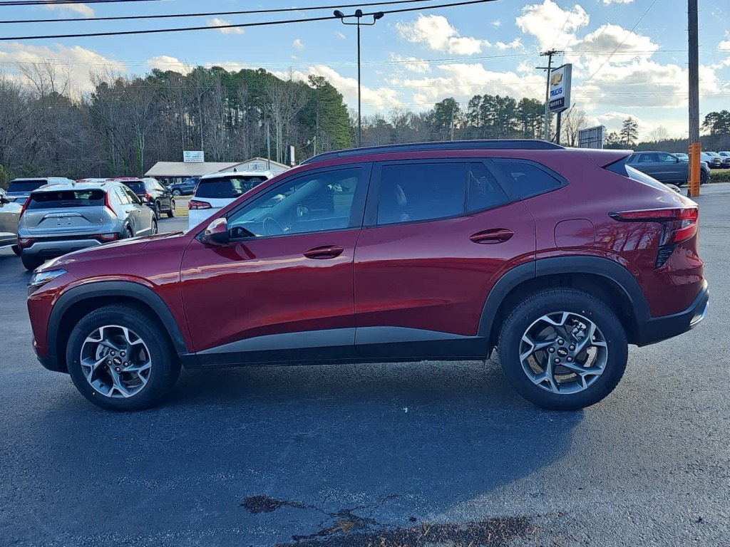 2025 Chevrolet Trax FWD LT