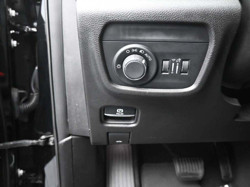 2023 Jeep Grand Cherokee L Laredo 4x4