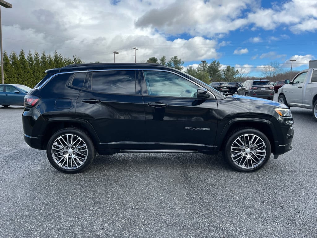 2022 Jeep Compass Limited's photo