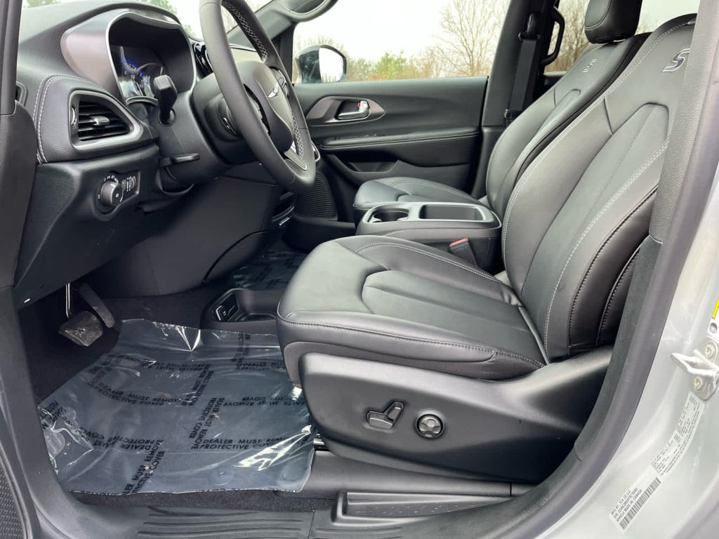 2026 Chrysler Pacifica Select AWD