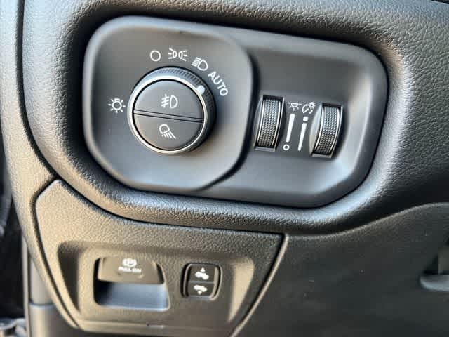 2025 Ram 1500 Big Horn Crew Cab 4x4 5'7" Box