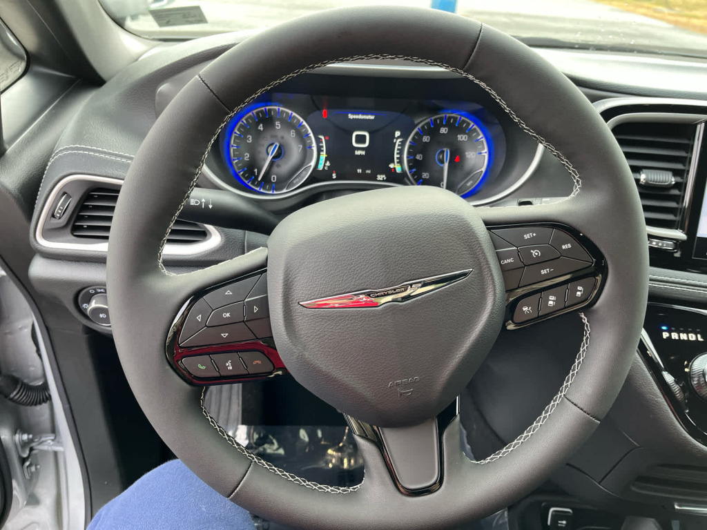 2026 Chrysler Pacifica Select AWD