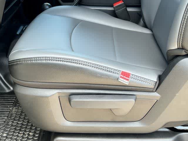 2024 Ram 3500 Chassis Tradesman/SLT