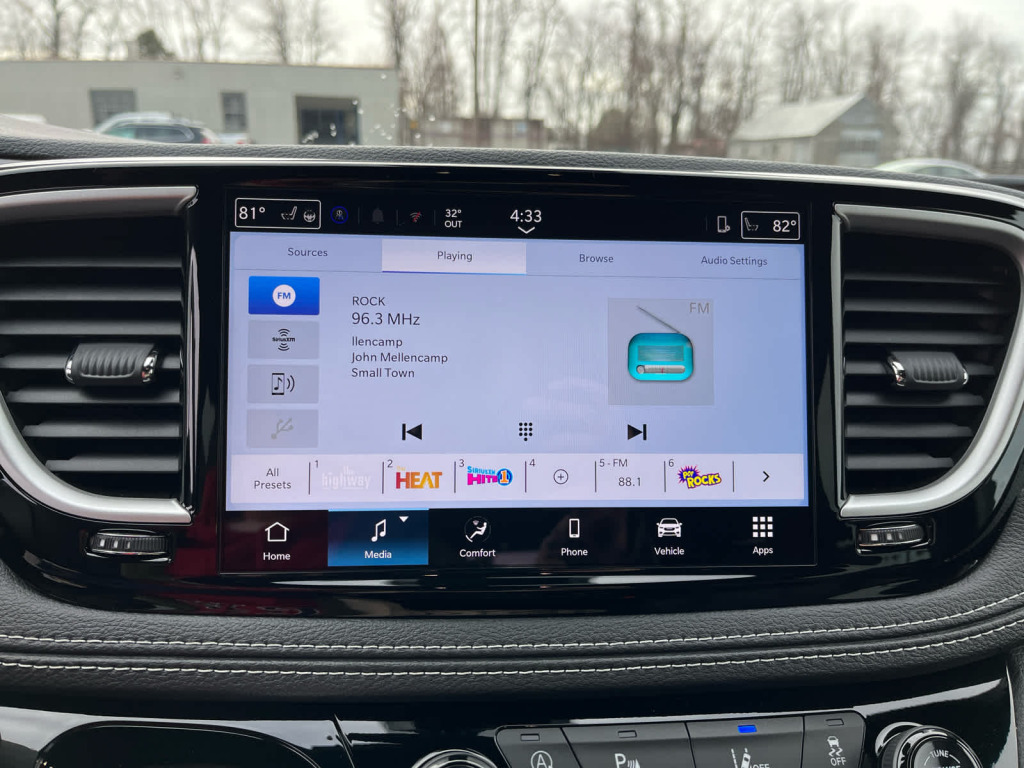 2026 Chrysler Pacifica Select AWD