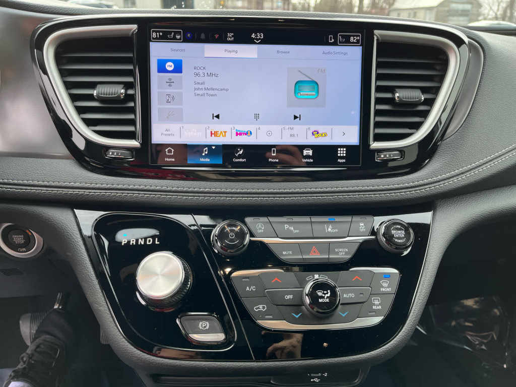 2026 Chrysler Pacifica Select AWD