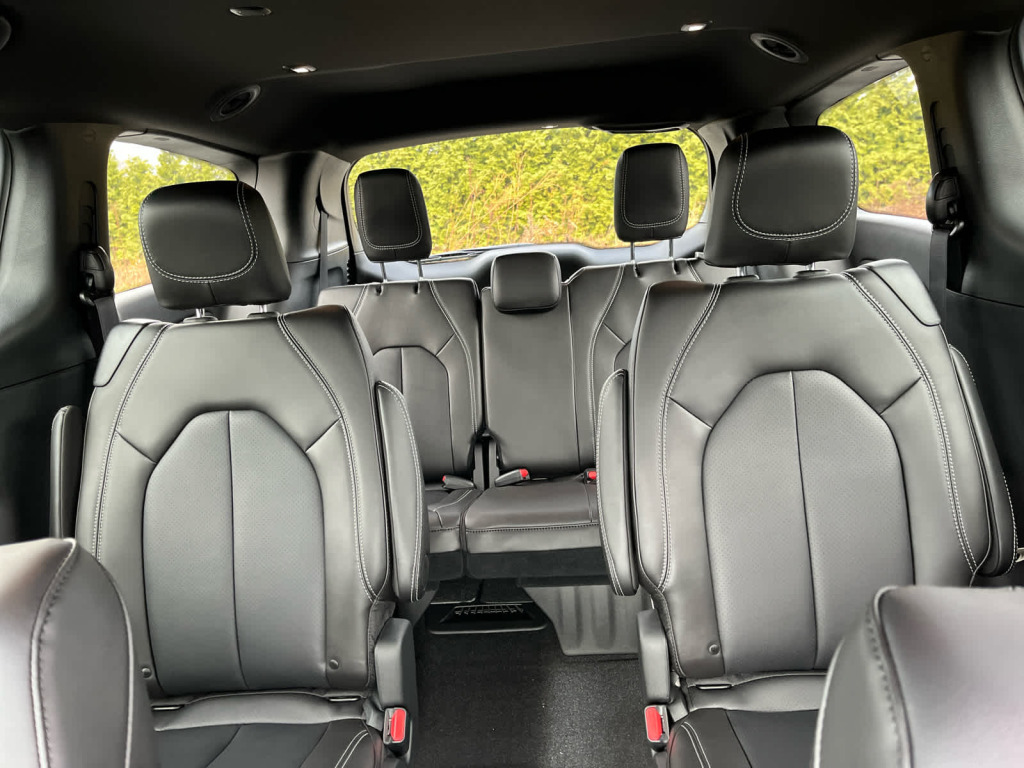 2026 Chrysler Pacifica Select AWD