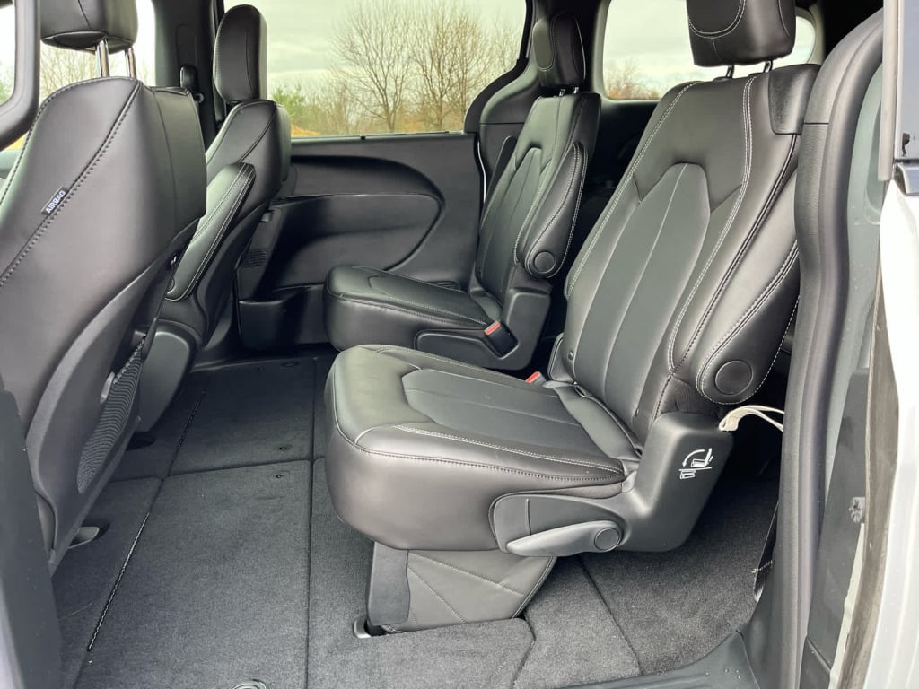 2026 Chrysler Pacifica Select AWD