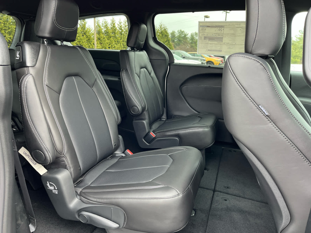 2026 Chrysler Pacifica Select AWD