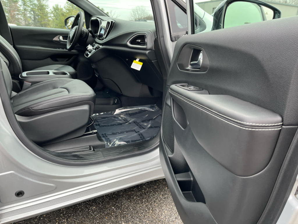 2026 Chrysler Pacifica Select AWD