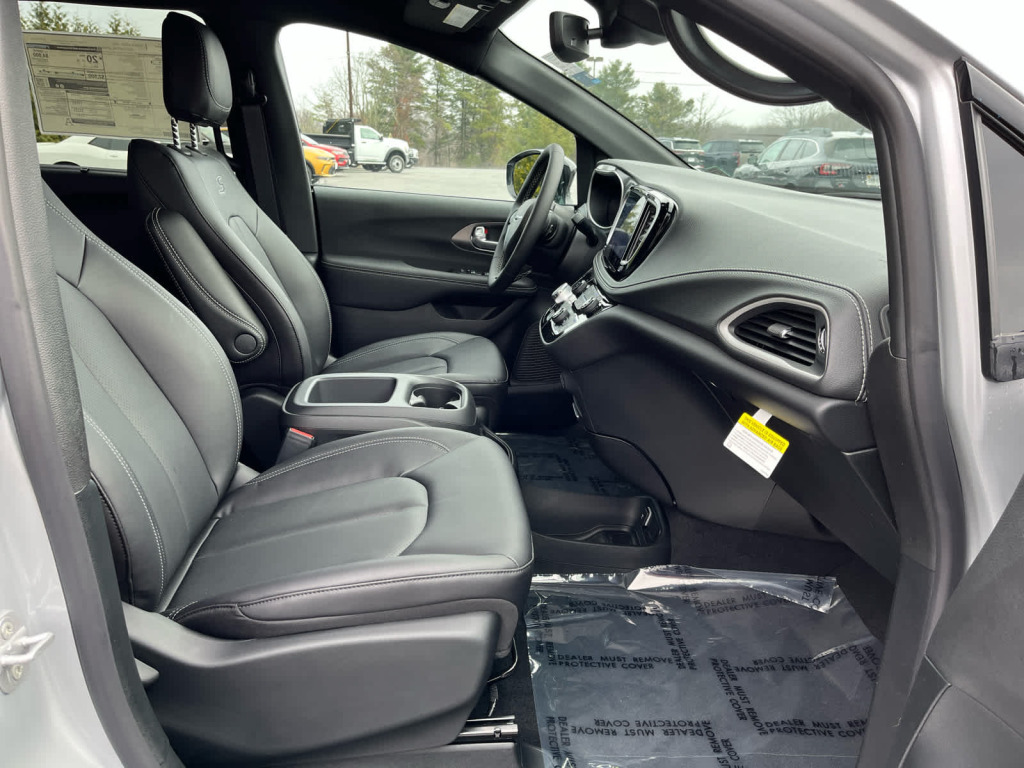 2026 Chrysler Pacifica Select AWD