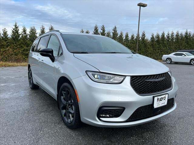2026 Chrysler Pacifica Select AWD