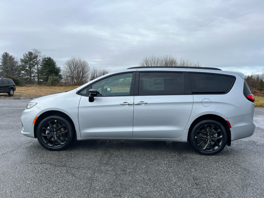 2026 Chrysler Pacifica Select AWD