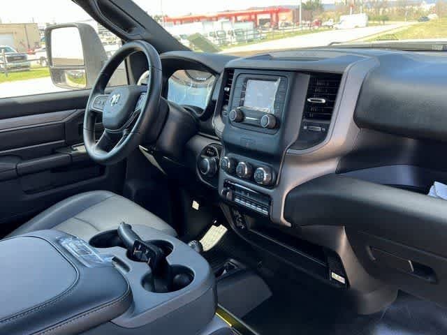 2024 Ram 3500 Chassis Tradesman/SLT