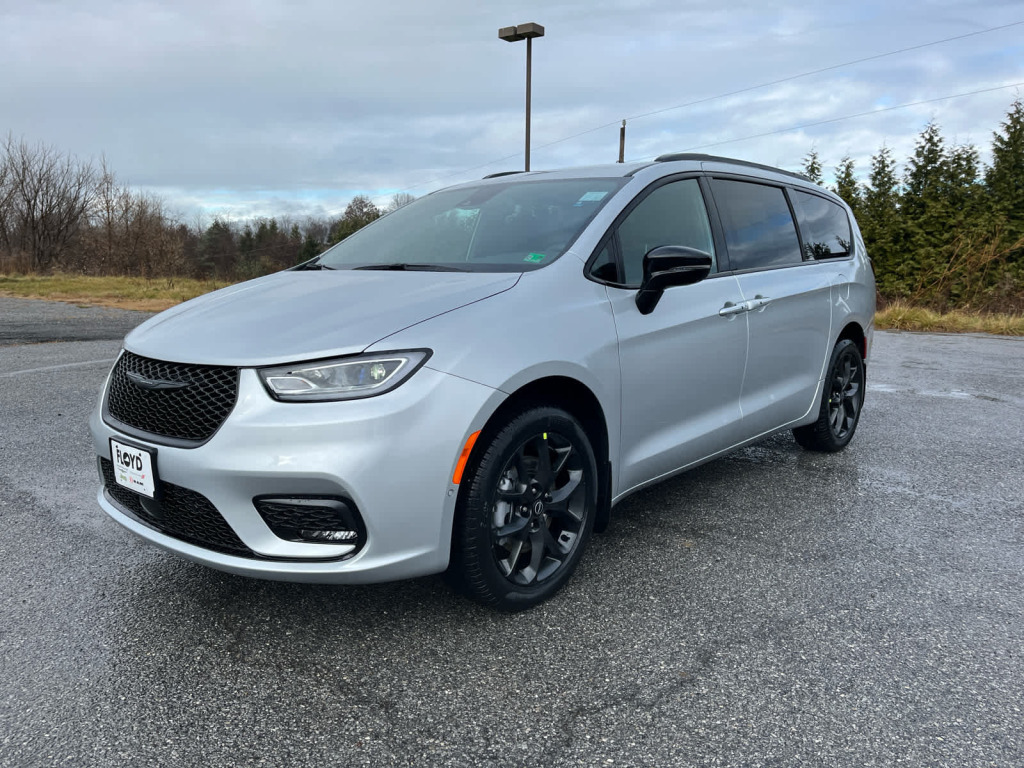 2026 Chrysler Pacifica Select AWD