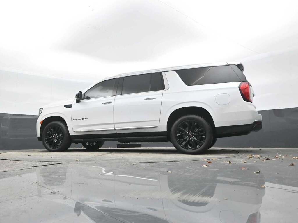 2023 GMC Yukon XL 4WD SLT