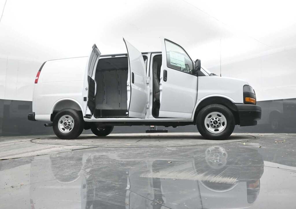 2025 GMC Savana 2500 Work Van
