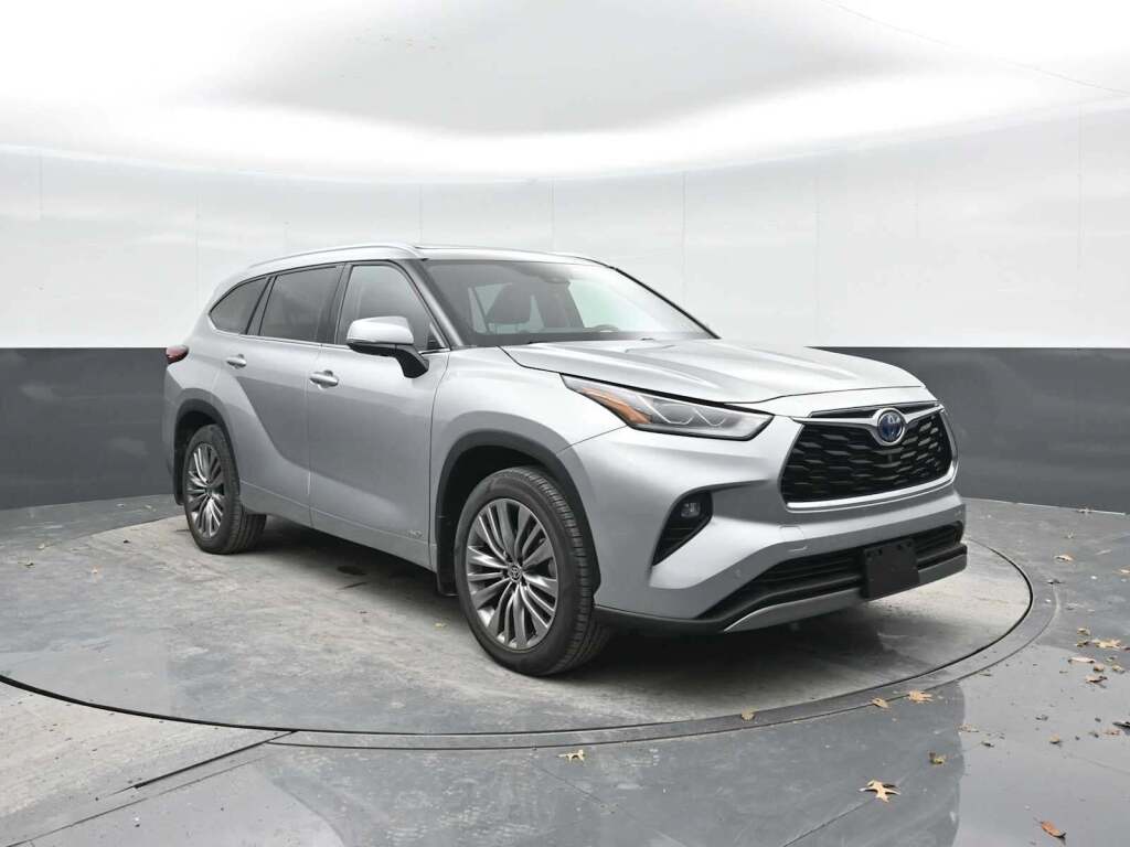 2022 Toyota Highlander Hybrid Platinum