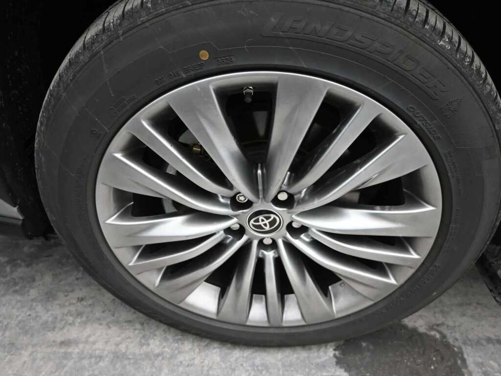 2022 Toyota Highlander Hybrid Platinum