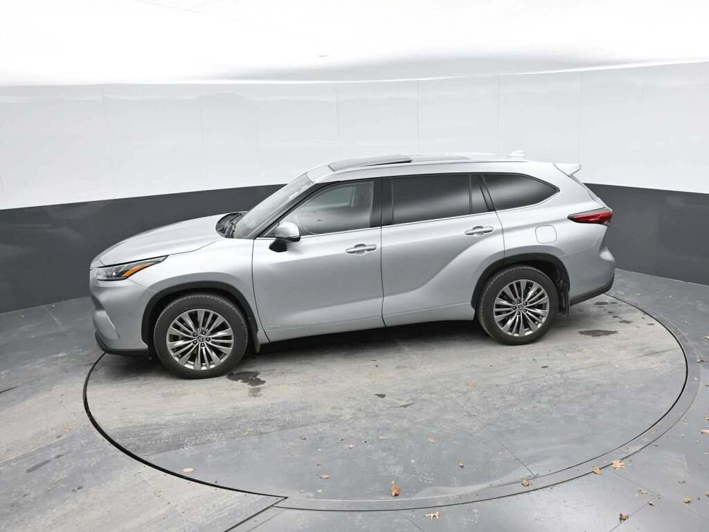 2022 Toyota Highlander Hybrid Platinum