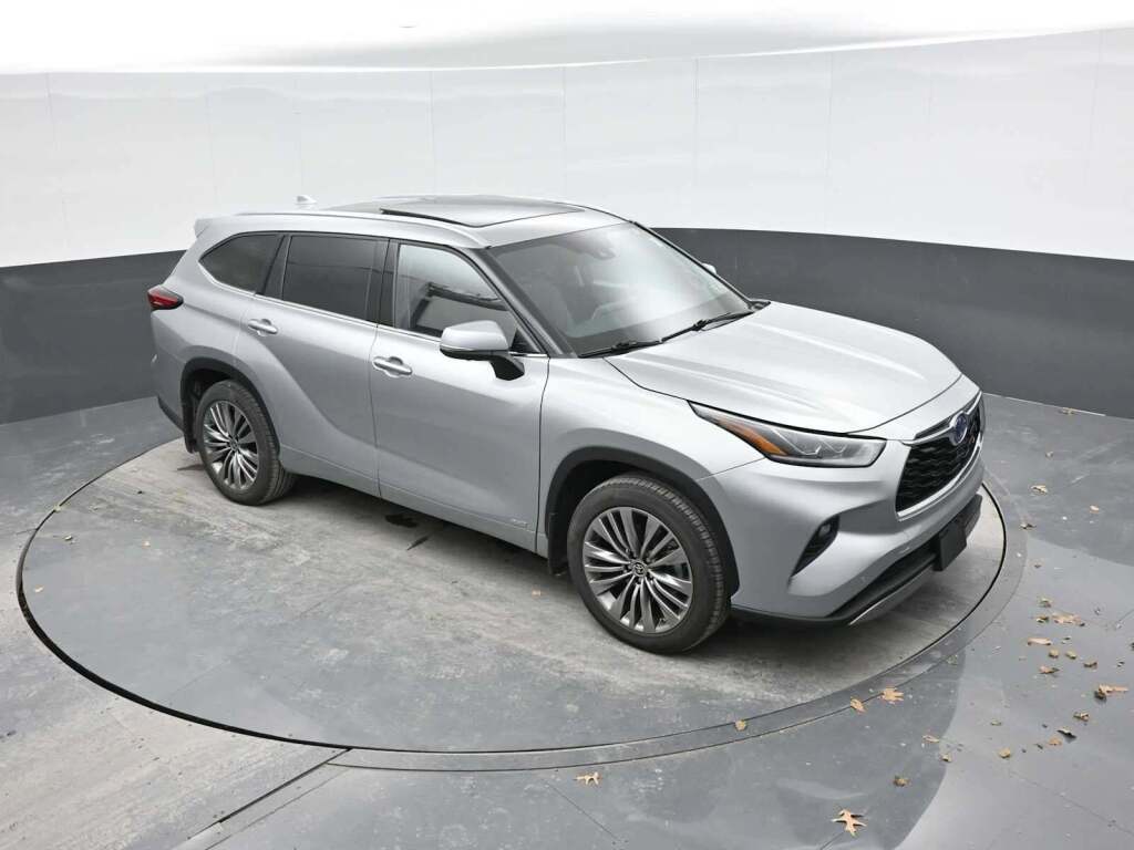2022 Toyota Highlander Hybrid Platinum