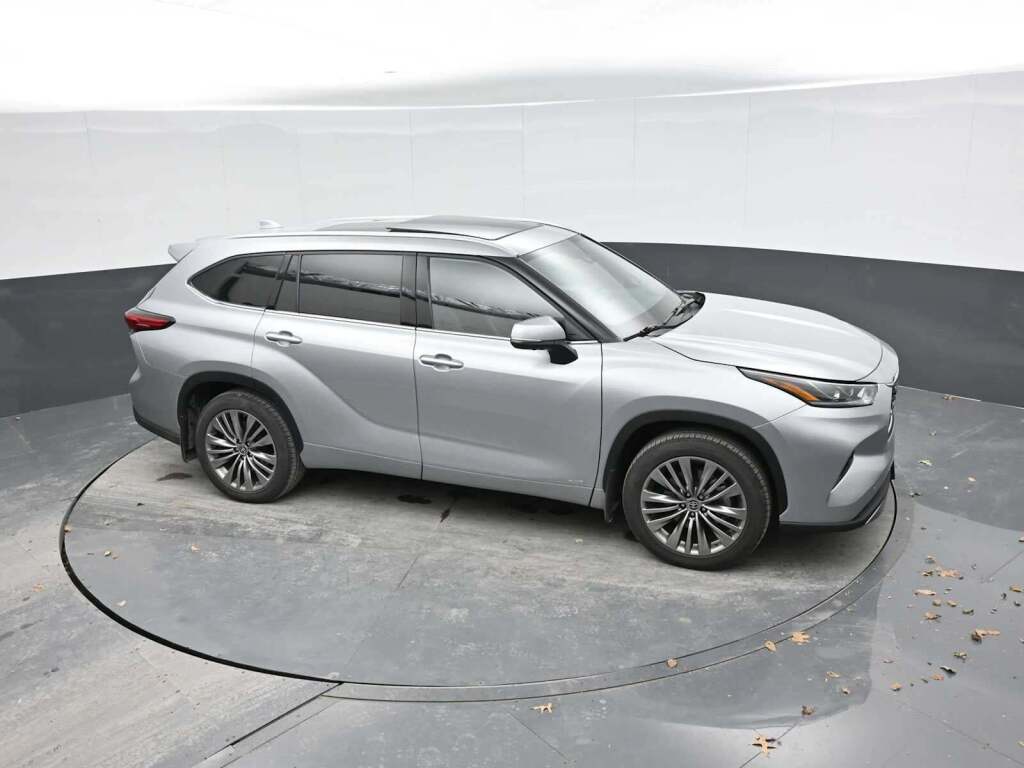 2022 Toyota Highlander Hybrid Platinum
