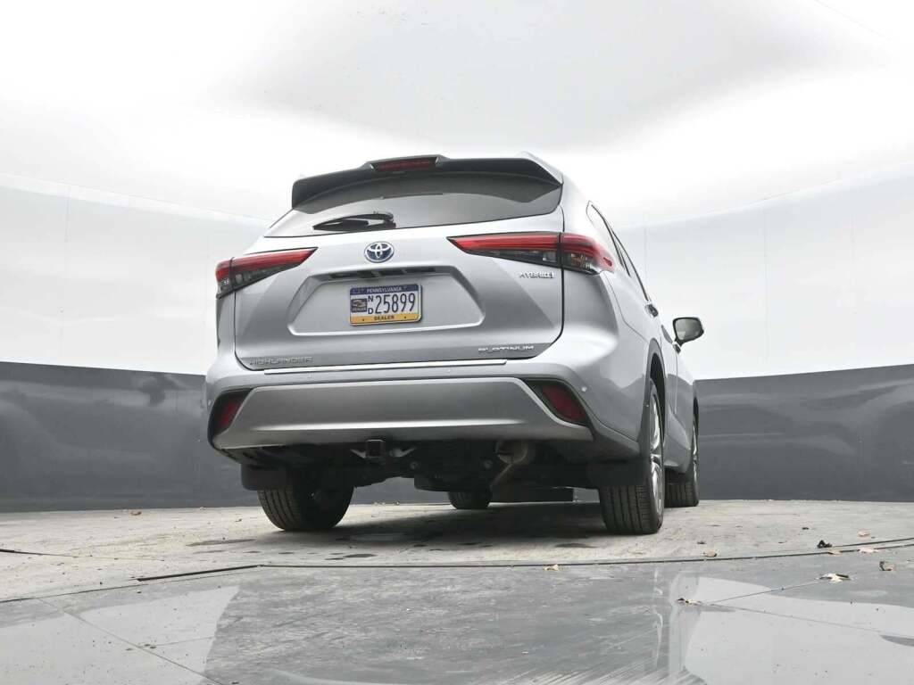 2022 Toyota Highlander Hybrid Platinum