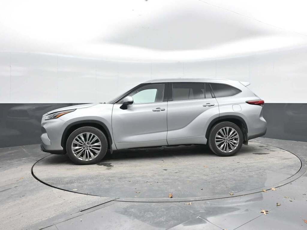 2022 Toyota Highlander Hybrid Platinum