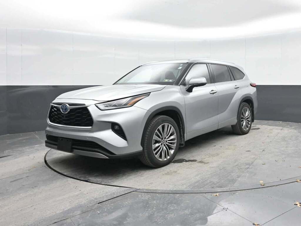 2022 Toyota Highlander Hybrid Platinum