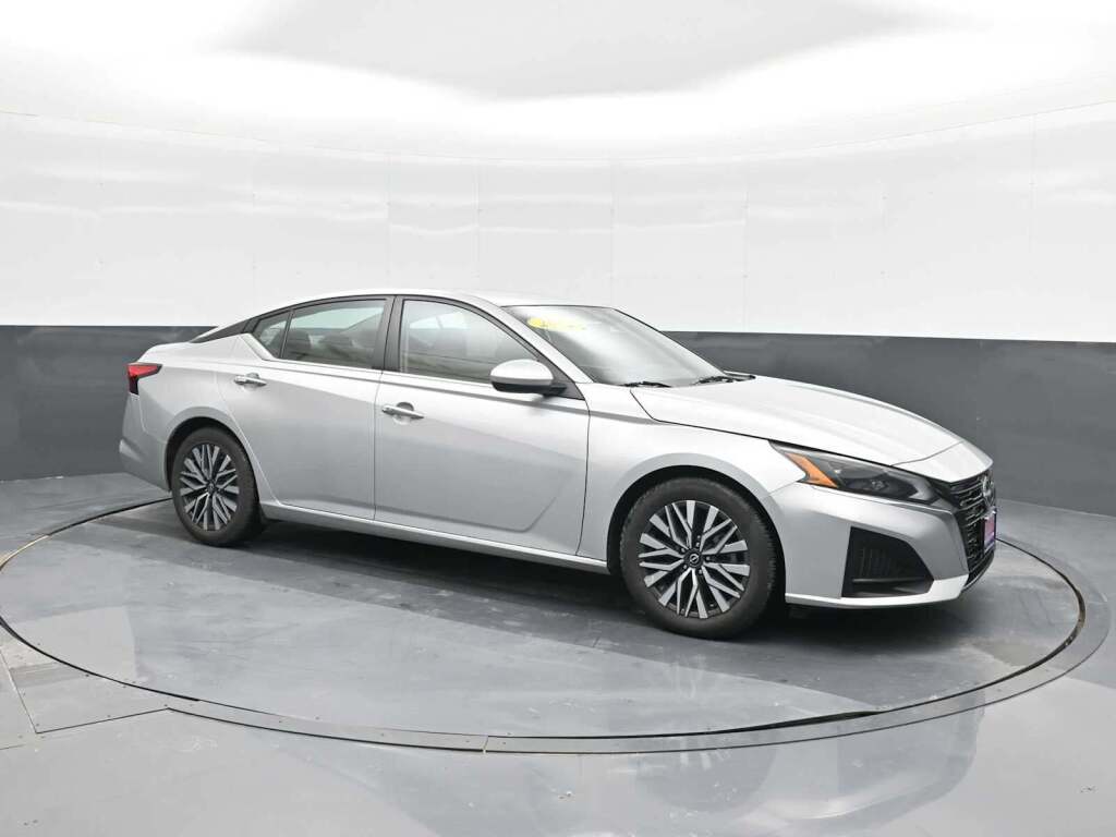 2023 Nissan Altima SV FWD