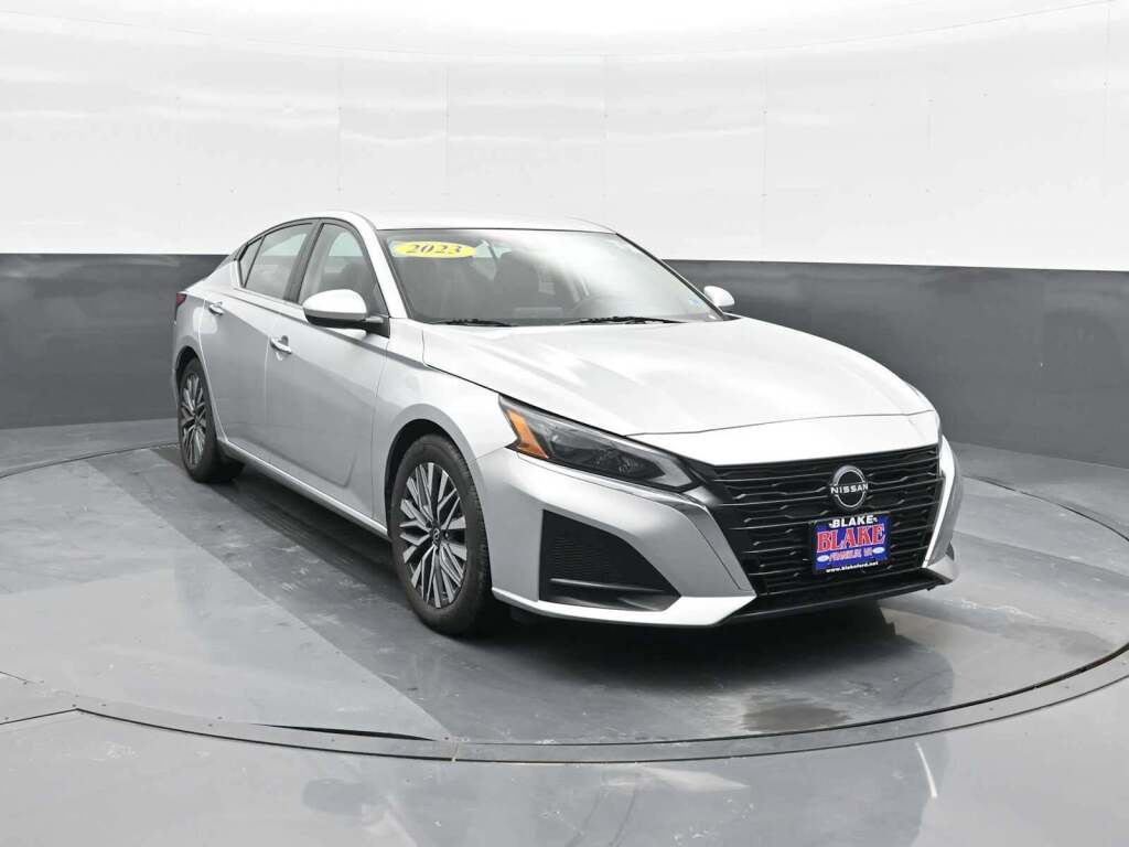 2023 Nissan Altima SV FWD