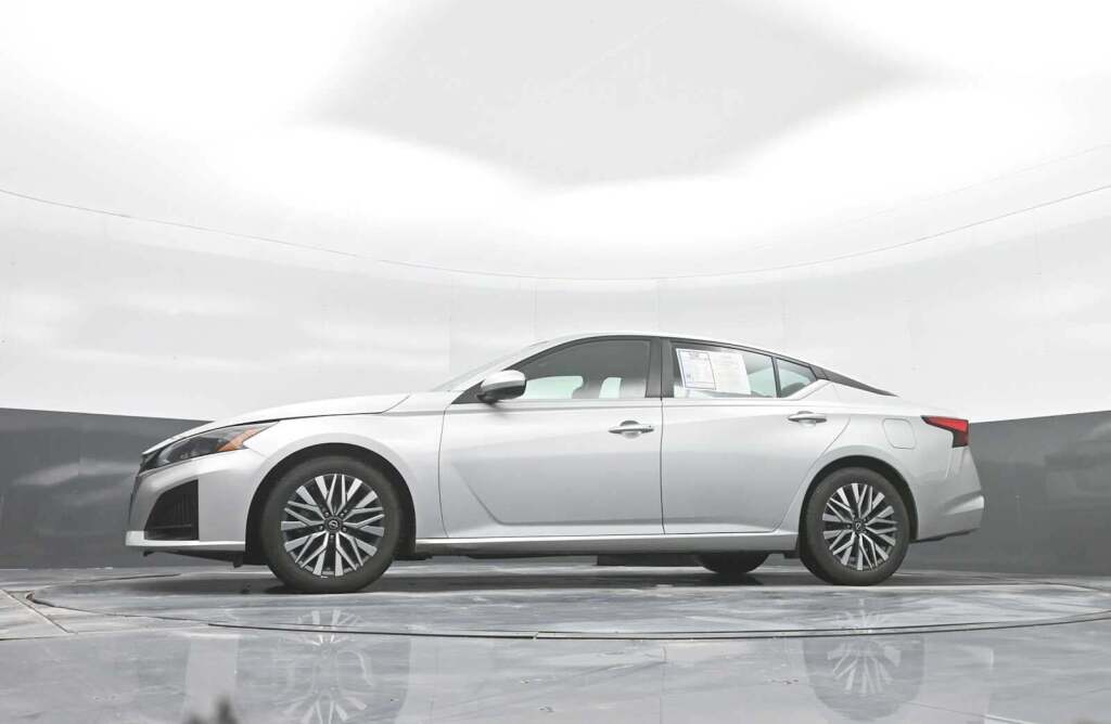 2023 Nissan Altima SV FWD