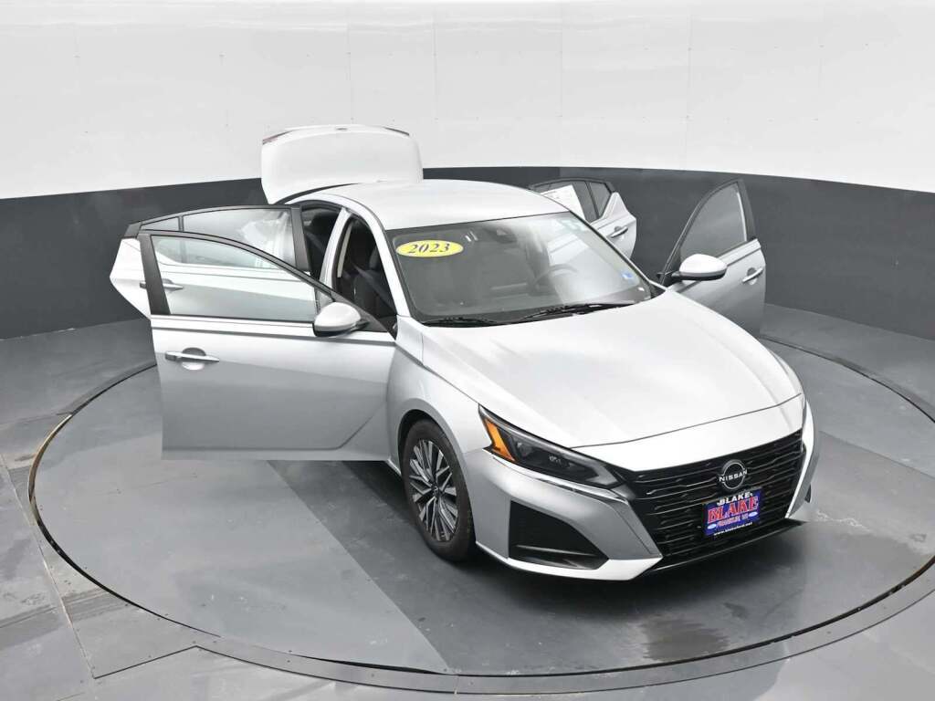 2023 Nissan Altima SV FWD