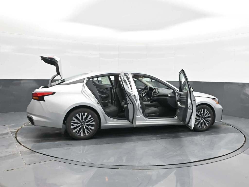 2023 Nissan Altima SV FWD