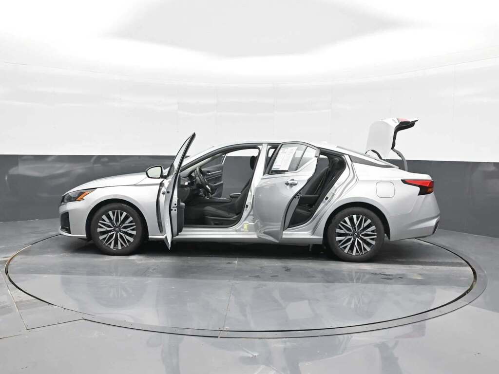 2023 Nissan Altima SV FWD