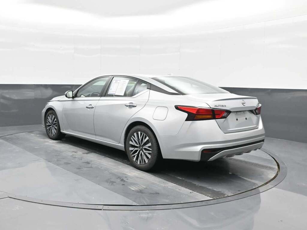 2023 Nissan Altima SV FWD