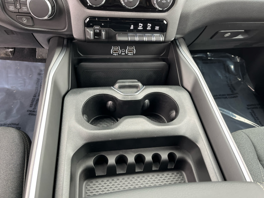 2026 Ram 1500 Big Horn Crew Cab 4x4 5'7" Box