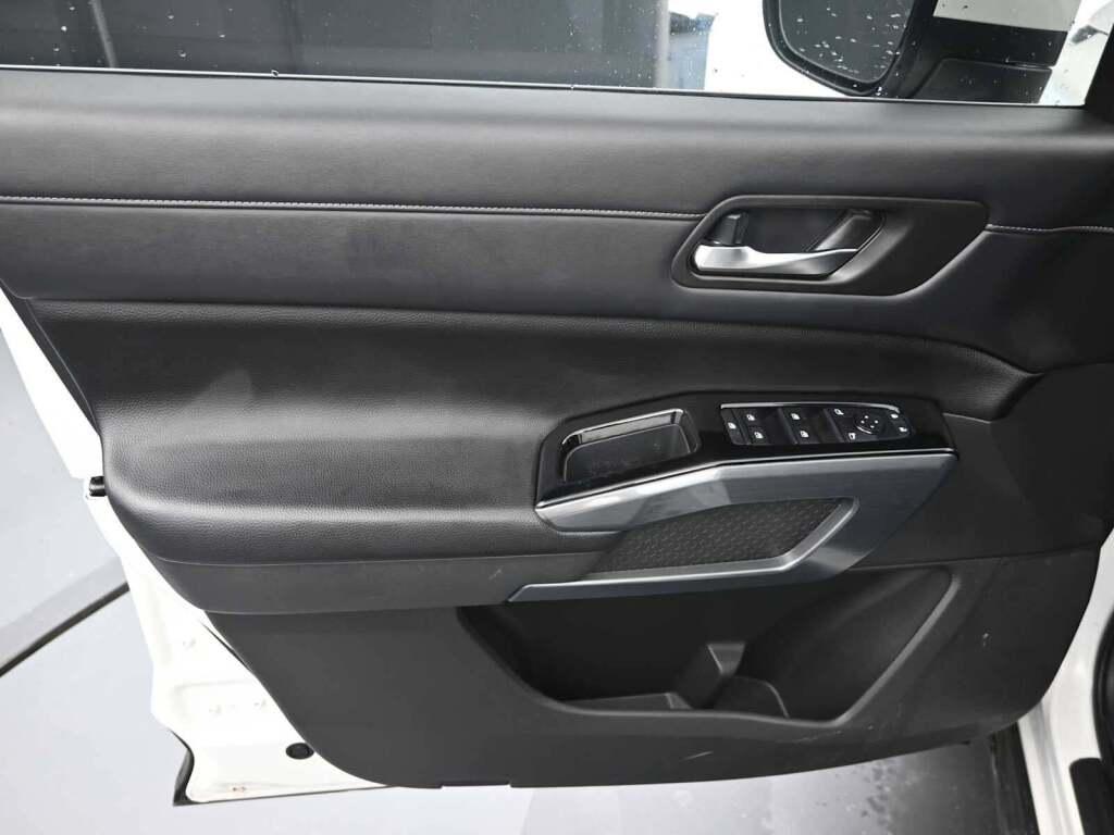 2023 Nissan Pathfinder SL FWD