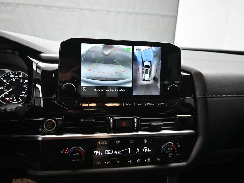 2023 Nissan Pathfinder SL FWD