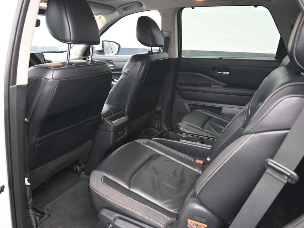 2023 Nissan Pathfinder SL FWD